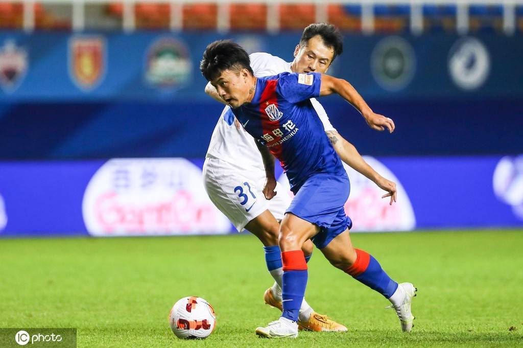 窗口期上海申花官宣签约波特兰开拓者围绕国王杯更衣室发声，现场解说直呼：关键时刻门兴格拉德巴赫单刀错失的简单介绍